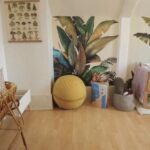 Vue d’ensemble d’une chambre de bébé après tri et réorganisation des espaces.