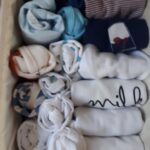 Deux méthode de pliage utilisées pour différencier les bodys manches longues et manches courtes. Pliage en rouleau et pliage vertical. Choix du body en quelques secondes garanti !