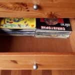 Dans les tiroirs on trouve d’autres vinyles.