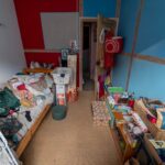 Cette pièce a servi de chambre d’enfant, mais sert aujourd’hui plutôt de débarras.